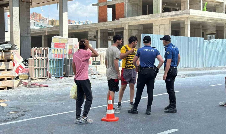 Ayazağada maaşlarını alamayan inşaat işçileri eylem yaptı