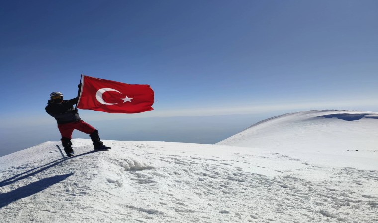 Aydınlı dağcı, Türkiyenin çatısına tırmandı