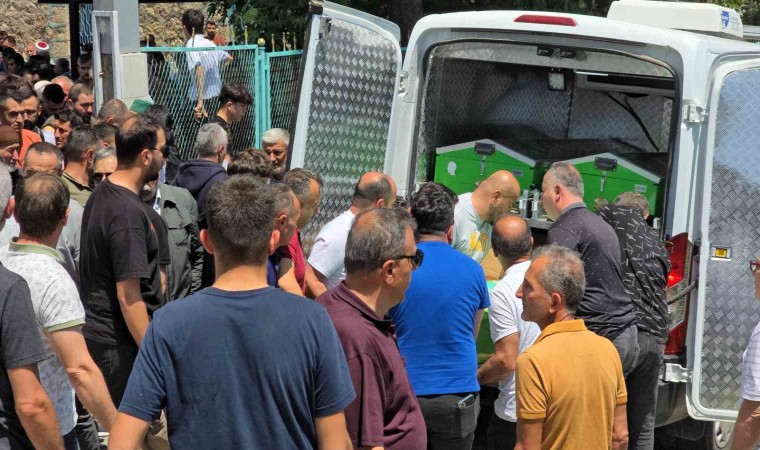 Aynı kaderi paylaşan iki arkadaş son yolculuğuna uğurlandı