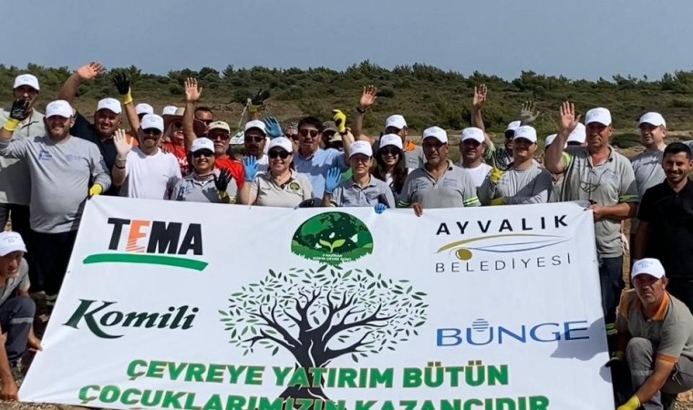 Ayvalıkta gönüllülerden çevre temizliği