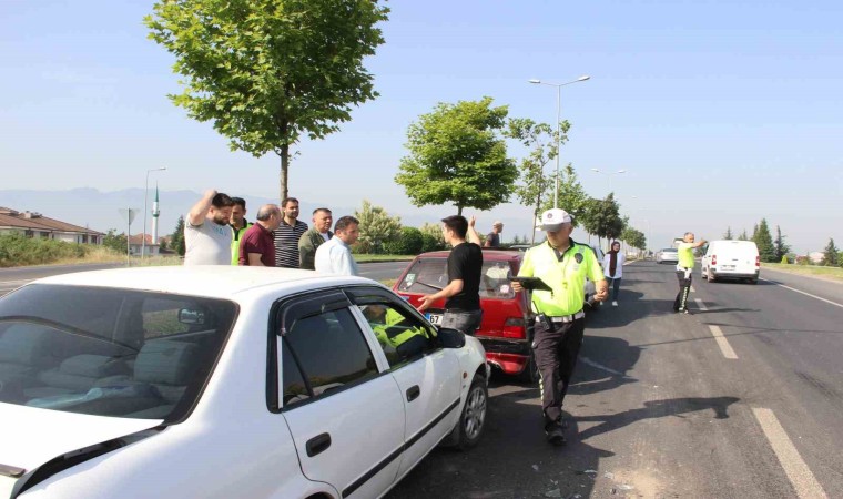 Bağlantı yolunda zincirleme kaza: 5 araç birbirine girdi