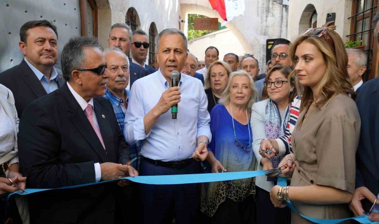 Bakan Yerlikaya Gaziantepte esnaf ziyareti yaptı, Şekerhanın açılışına katıldı