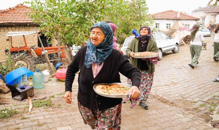 Balıkesirde asırlardır süregelen gelenek düğün sinisi