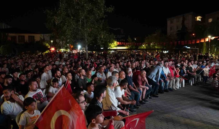 Başkan Aydın, galibiyet coşkusunu vatandaşlarla yaşadı