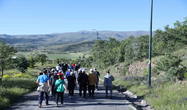 Başkan Büyükkılıç, Kayseri Kariyer Merkezinin düzenlediği doğa yürüyüşüne katıldı