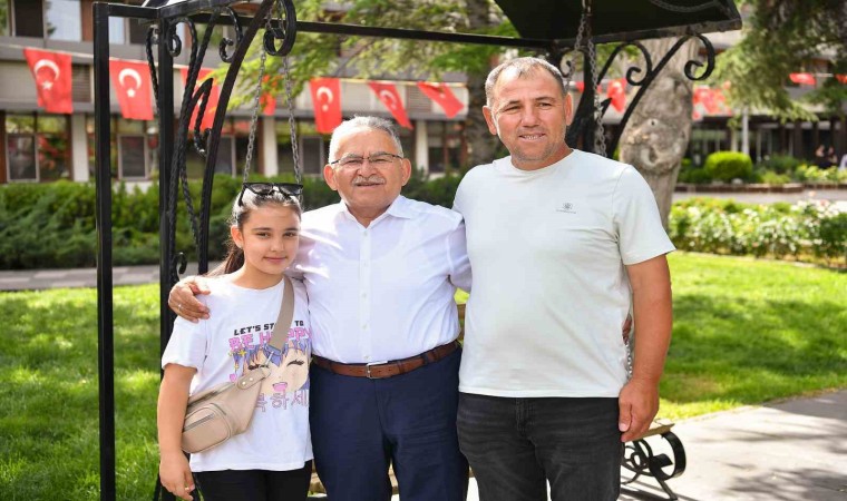 Başkan Büyükkılıçın gençlerle park keyfi