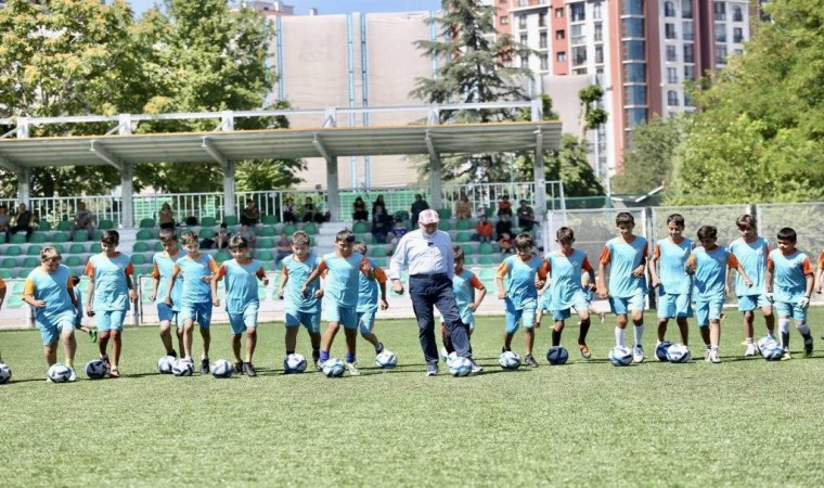 Başkan Çolakbayrakdar: Gençler için ne yapsak azdır