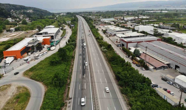 Bayram trafiğine yakalanmak istemeyenler Anadolu Otoyolunda akıcı yoğunluk oluşturdu