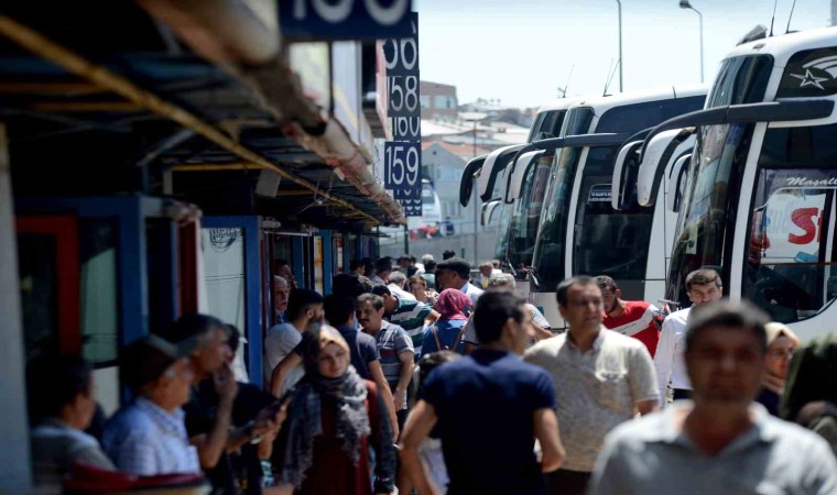 Bayramda İstanbulda ulaşım krizi: Vatandaşlar yolculuk paylaşımına yöneldi