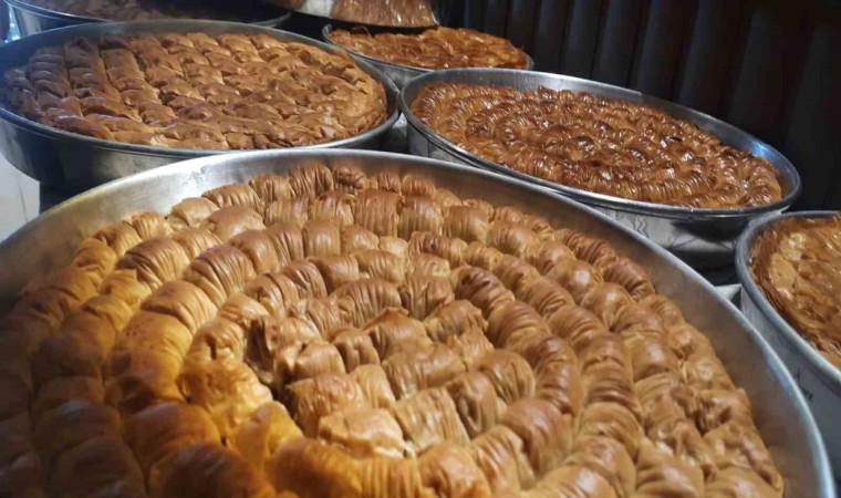 Beypazarının eşsiz lezzetleri 80 katlı baklava ve kurusuna yoğun ilgi