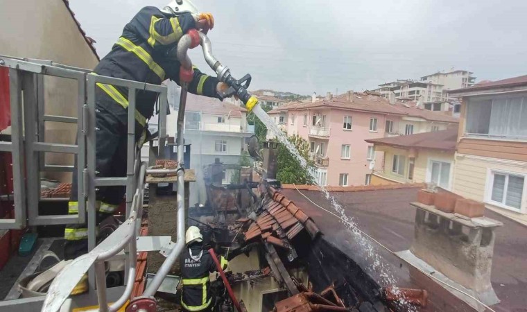 Bilecikte teras katındaki dairede çıkan yangın korkuttu