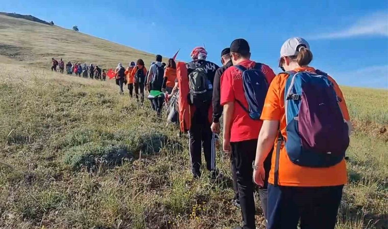 Bin 463 rakımlı Sivri Tepenin zirvesinde İsrail protesto edildi