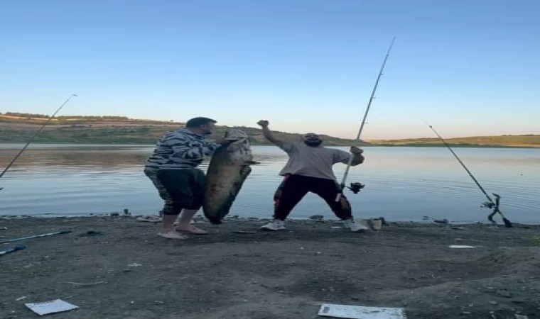 Bursada iki arkadaş oltayla 165 santimetrelik balık tuttu