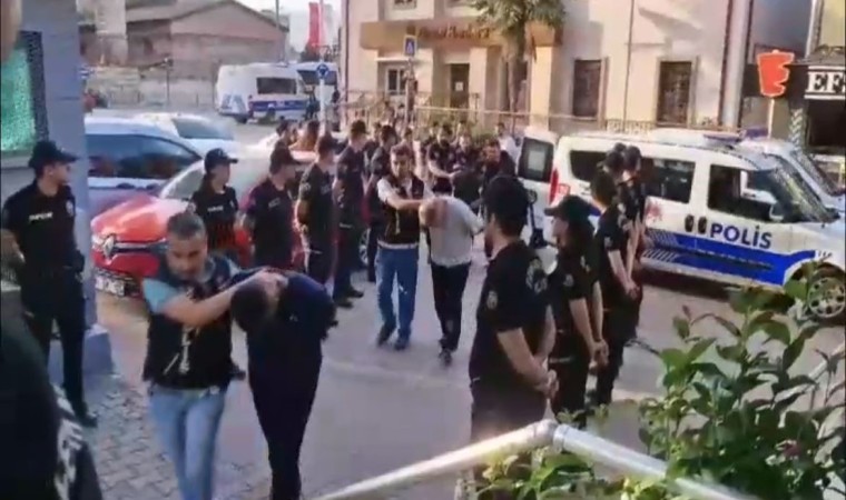 Bursada zehir tacirlerine şafak operasyonu...Kapılar koçbaşlarıyla kırıldı, dron havadan takip etti