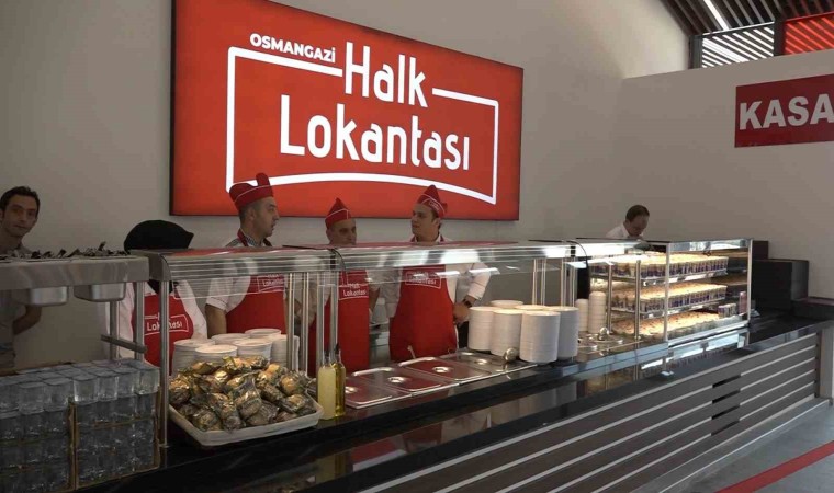 Bursanın ilk halk lokantası açıldı, ilk servisi Başkan Aydın yaptı