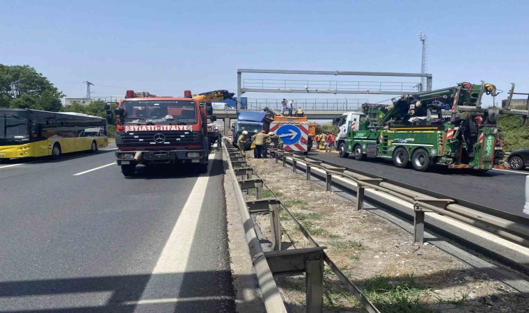 Büyükçekmece TEMde sıkışmalı trafik kazası: 1 yaralı