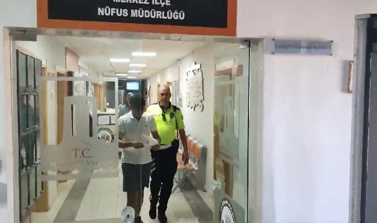 Çanakkalede sınava geç kalan öğrencileri polis ekipleri yetiştirdi