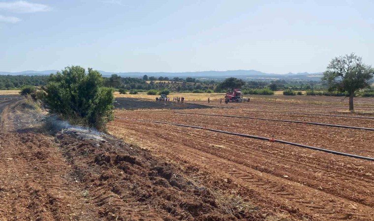 Çanakkalede tarım alanında başlayan yangına havadan ve karadan müdahale ediliyor