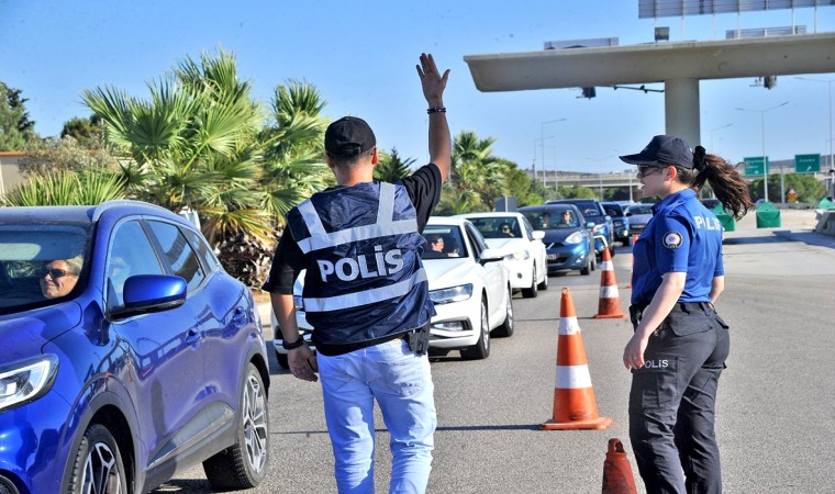 Çeşmeye tatilde 288 bin araç giriş yaptı