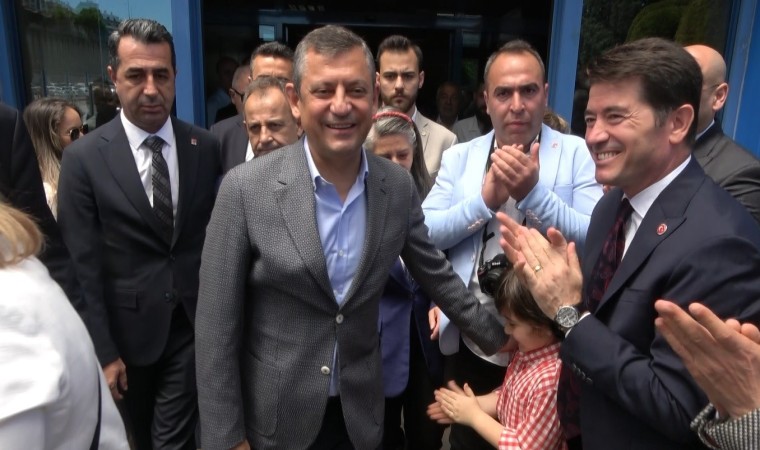 CHP Genel Başkanı Özel, Rizedeki Çay Mitingine katılmak için Trabzona geldi