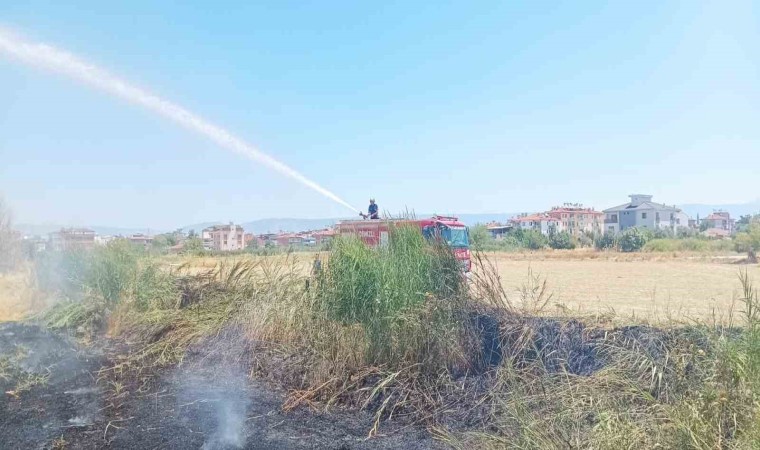 Denizlide çöplük alanda çıkan yangın büyümeden söndürüldü