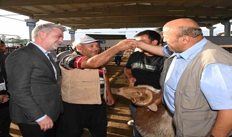 Depremzede Kahramanmaraşta Kurban Bayramı heyecanı