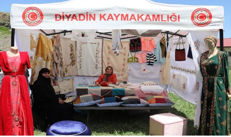 Diyadinde yıl sonu sergisi