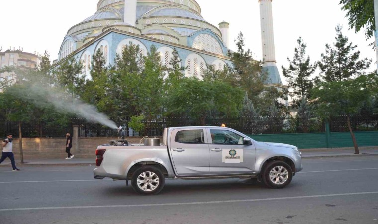 Diyarbakırda ilaçlama çalışmaları aralıksız devam ediyor