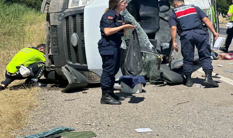 Diyarbakırda mevsimlik işçilerini taşıyan minibüs devrildi: 7 yaralı