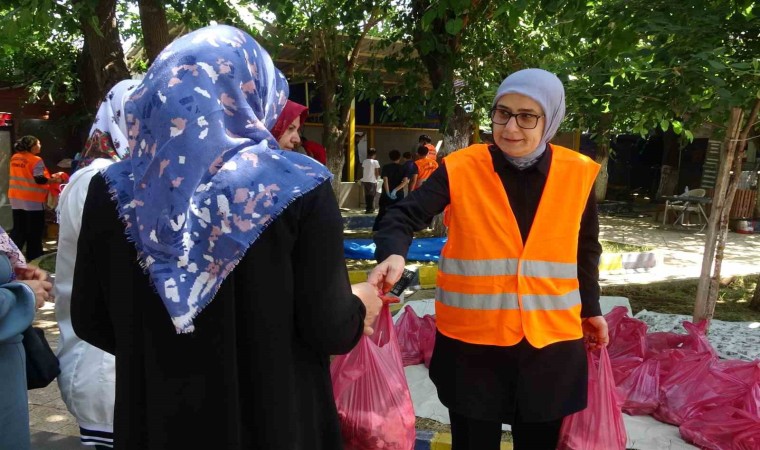 Diyarbakırda yüzlerce aileye kurban eti ulaştırıldı