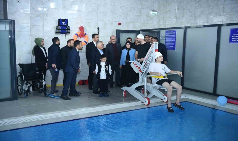 Doktor başkandan engelli öğrencilere ‘özel proje