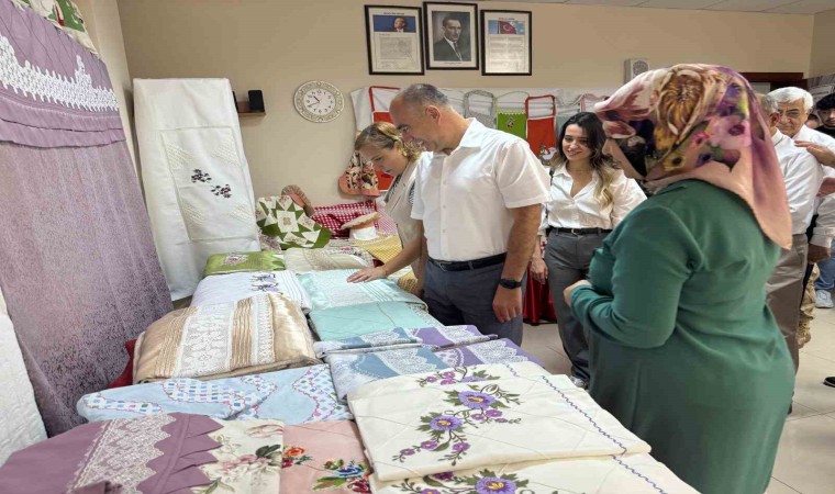 Dörtyolda halk eğitim merkezi kursiyerlerinden yılsonu sergisi