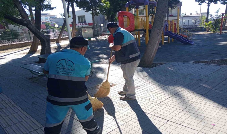 Dulkadiroğlunda park ve bahçelerin temizliği