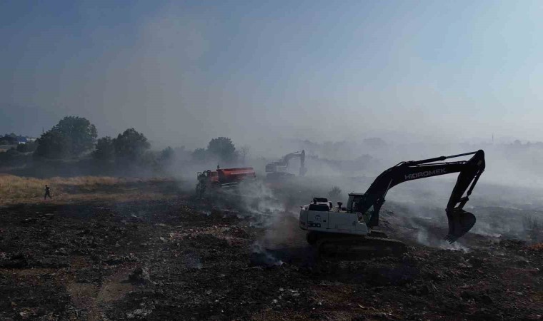 Düzcede 25 dönümlük eski çöp toplama alanında korkutan yangın