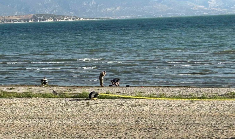 Eğirdir Gölünde bulunan el bombaları imha edilmek üzere gölden çıkarıldı