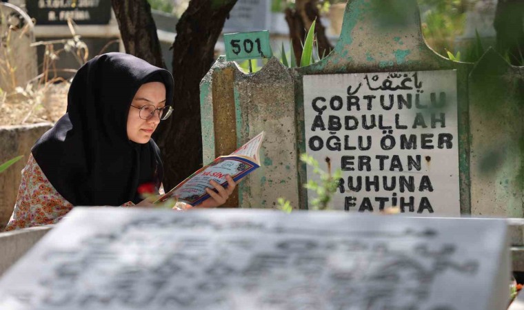 Elazığda bayram arefesinde kabir ziyareti