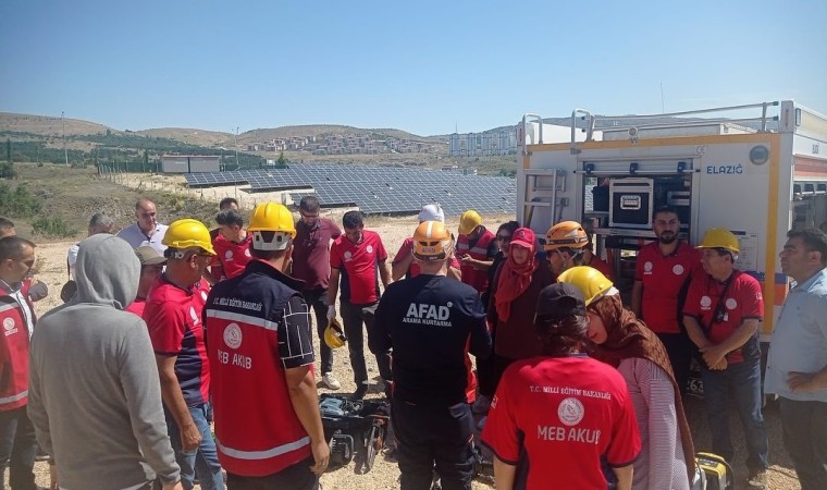 Elazığda depremde arama kurtarma eğitimi