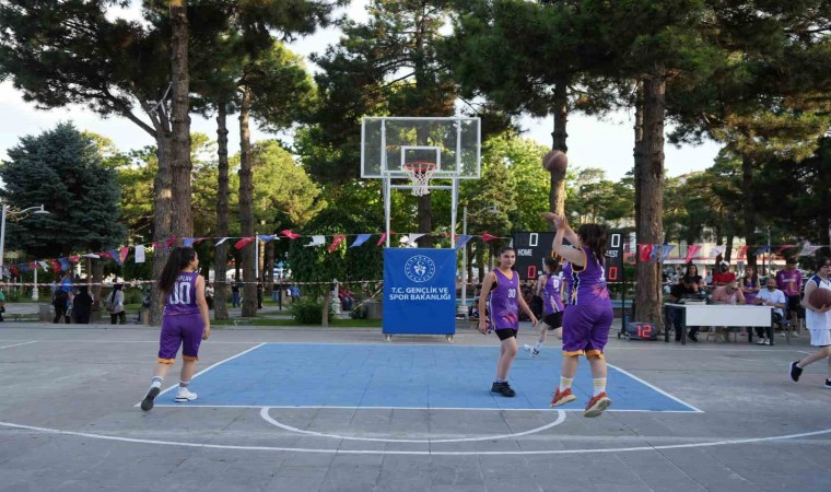 Erzincanda Sokaklar Bizim 3x3 Basketbol Gençlik Kupası başladı