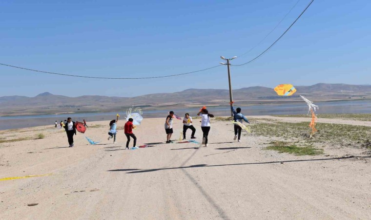 Evren Kaymakamı Kınacı öğrenciler için uçurtma şenliği düzenledi