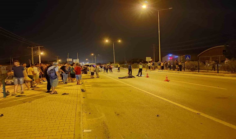 Fethiyede motosikletle araba çarpıştı: 1 ölü, 2 yaralı