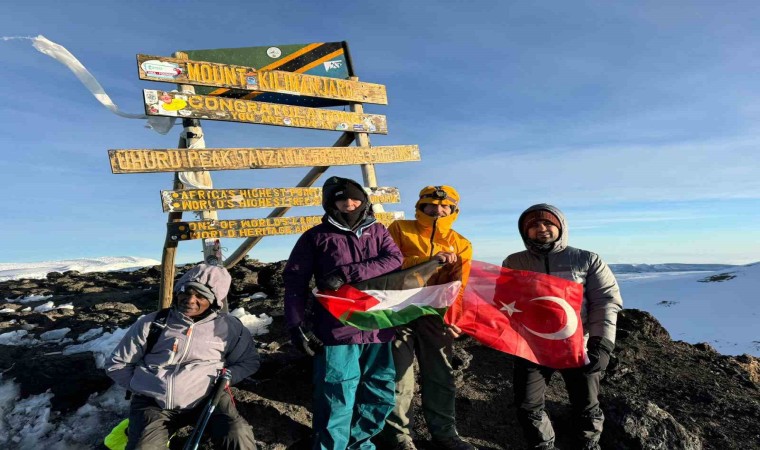 Filistine destek için Afrikanın en yüksek dağına çıktılar