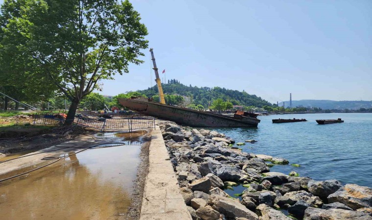 Fırtınada ikiye bölünen Pallada Gemisinin söküm işlemleri sürüyor