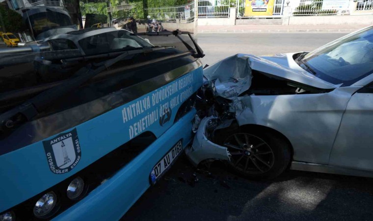 Futbolcu Batıhan Gebecioğlu Antalyada geçirdiği trafik kazasında yaralandı