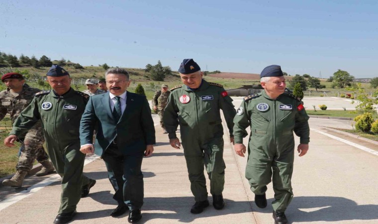 Genelkurmay Başkanı ve Hava Kuvvetleri Komutanı Eskişehirde