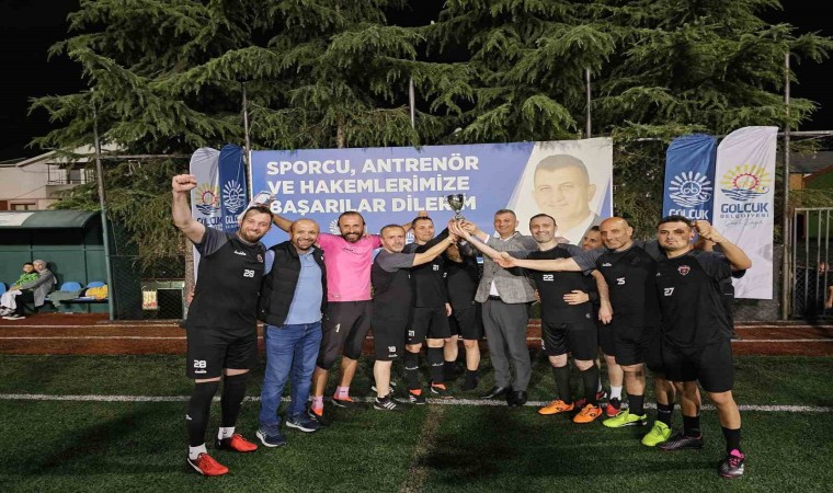 Gölcük Belediyesi 12. Birimler Arası Futbol Turnuvasında şampiyon Gençlik Spor