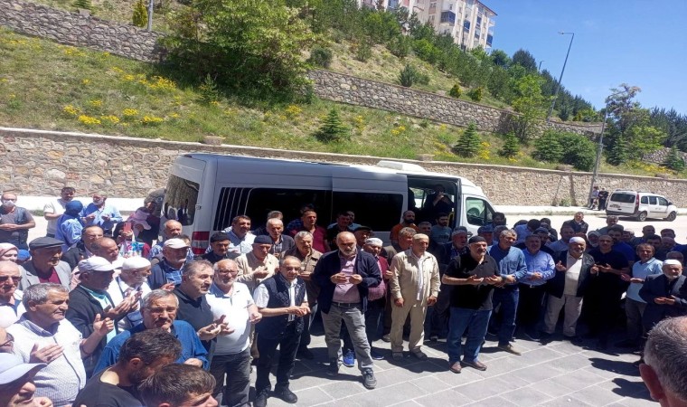 Hacı adayları Bayburttan dualarla uğurlandı