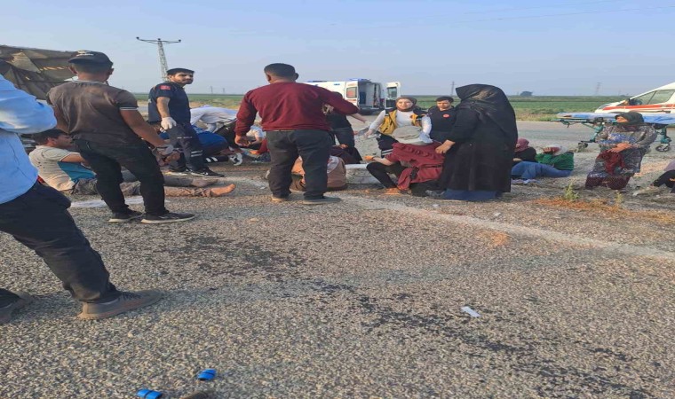 Hatayda tarım işçilerini taşıyan kamyonet devrildi: 20 yaralı