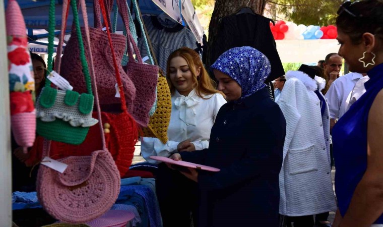 Hayat Boyu Öğrenme kursunun yılsonu sergisi açıldı