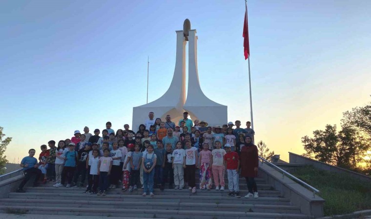 Hisarcık Atatürk İlkokulu öğrencileri Kütahyanın ilçelerindeki tarihi yerleri tanıdı