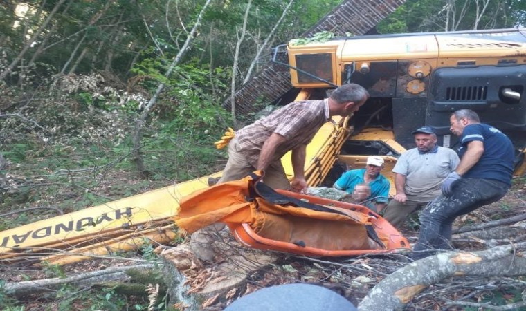 İş makinesi yol açma çalışmasında dik yamaçtan uçtu, operatör altında kaldı